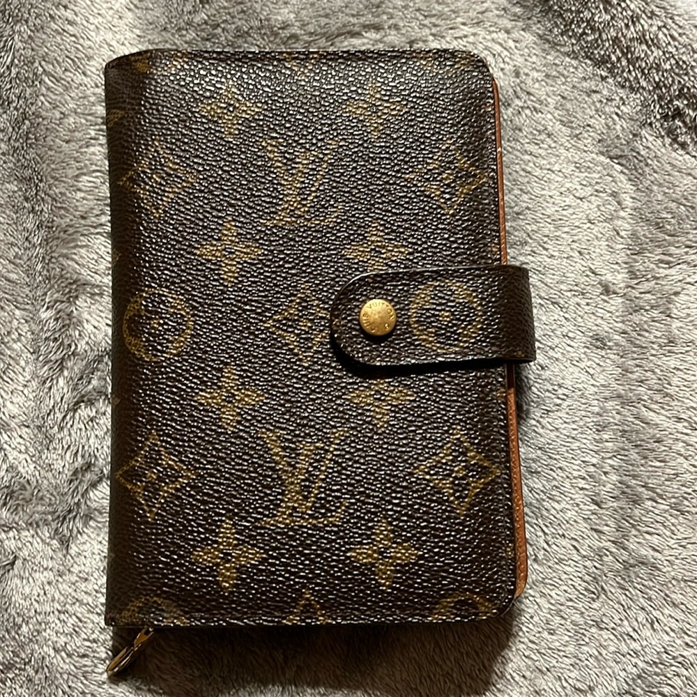Authentic Louis Vuitton Porte Papier Monogram Bifold Zippy Wallet